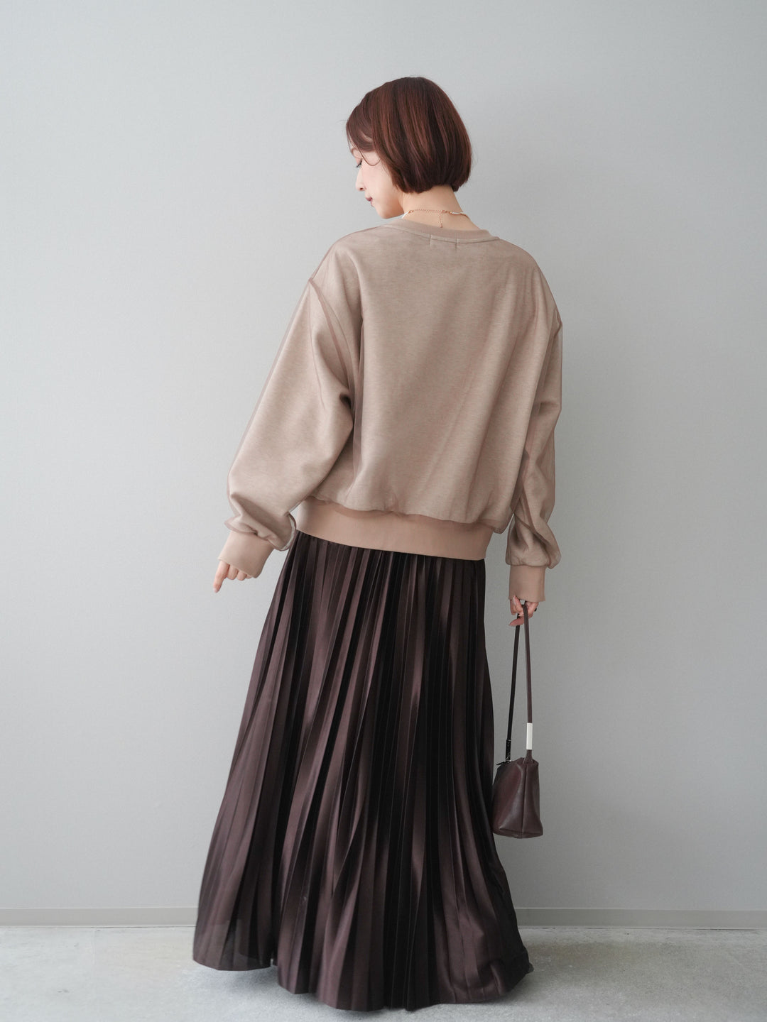 [SET]チュールレイヤードロゴスエットプルオーバー+サテンプリーツマキシスカート(2set)
