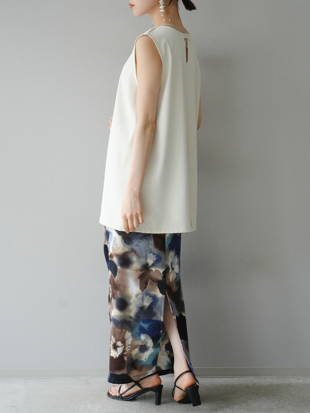 [SET] Layered design vest + watercolor print tuck I-line skirt (2set)