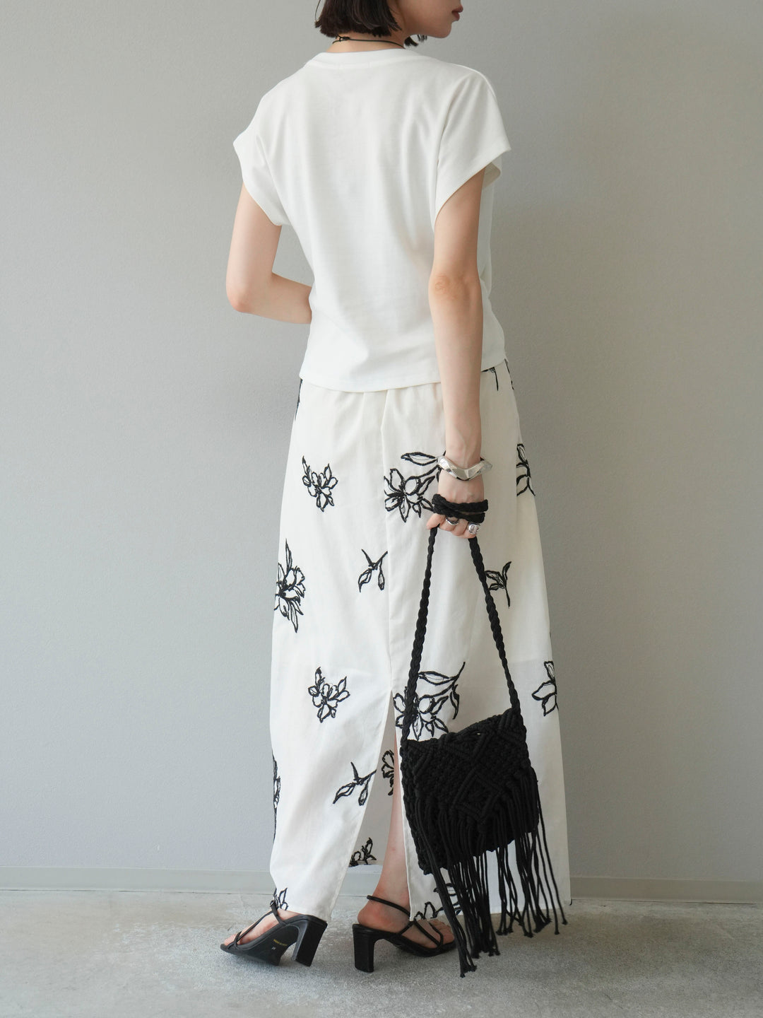 [予約]フラワー刺繍ナロースカート/ホワイト