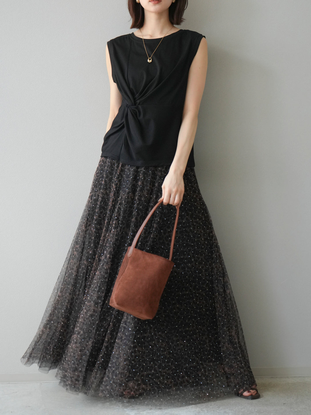 [予約]フロントツイストノースリーカットソー/ブラック