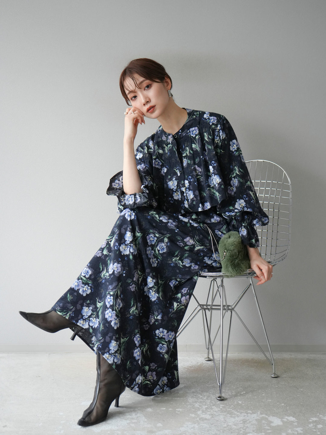 [予約]フラワーフリルブラウス/ネイビー
