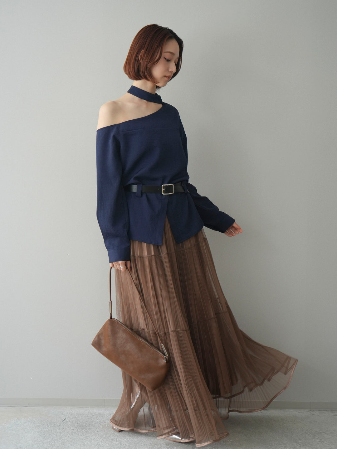 [SET]ベルト付ワンショルダースリットブラウス+ラメプリーツレイヤードチュールロングスカート(2set)