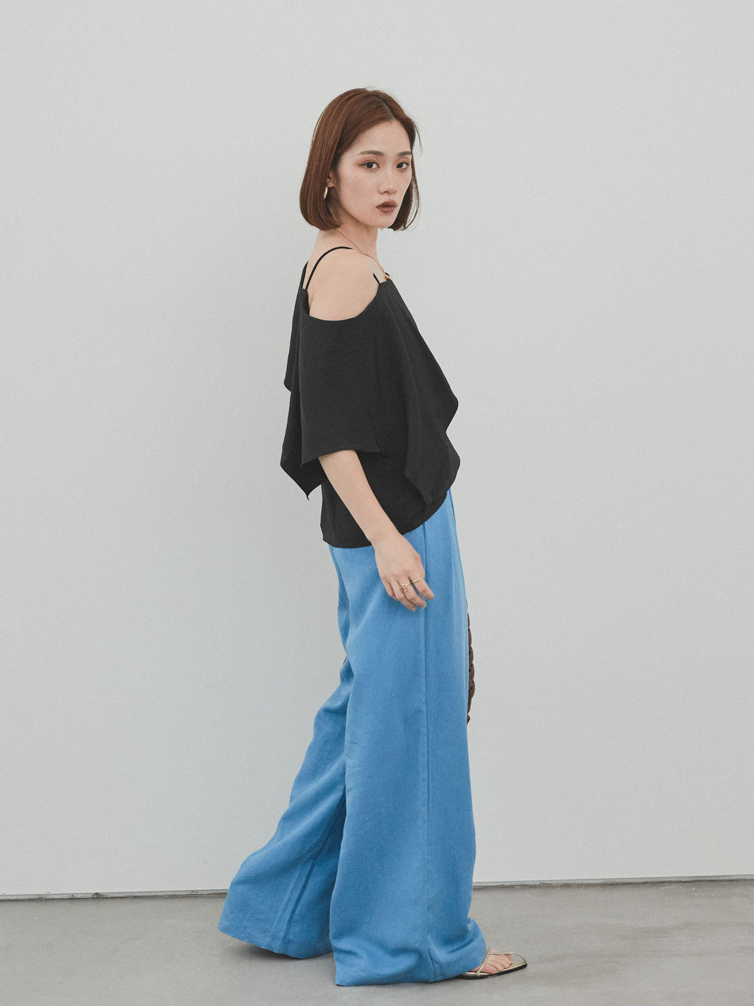 [SET]ワンショルラッフルブラウス+リネンタッチタックワイドパンツ (2set)