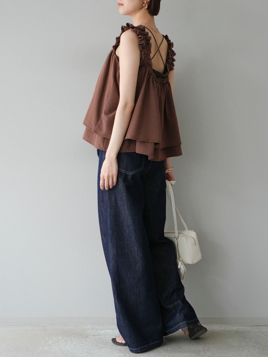 [SET] 縮肩喇叭背心 + 臀部設計牛仔褲 (2 件套)