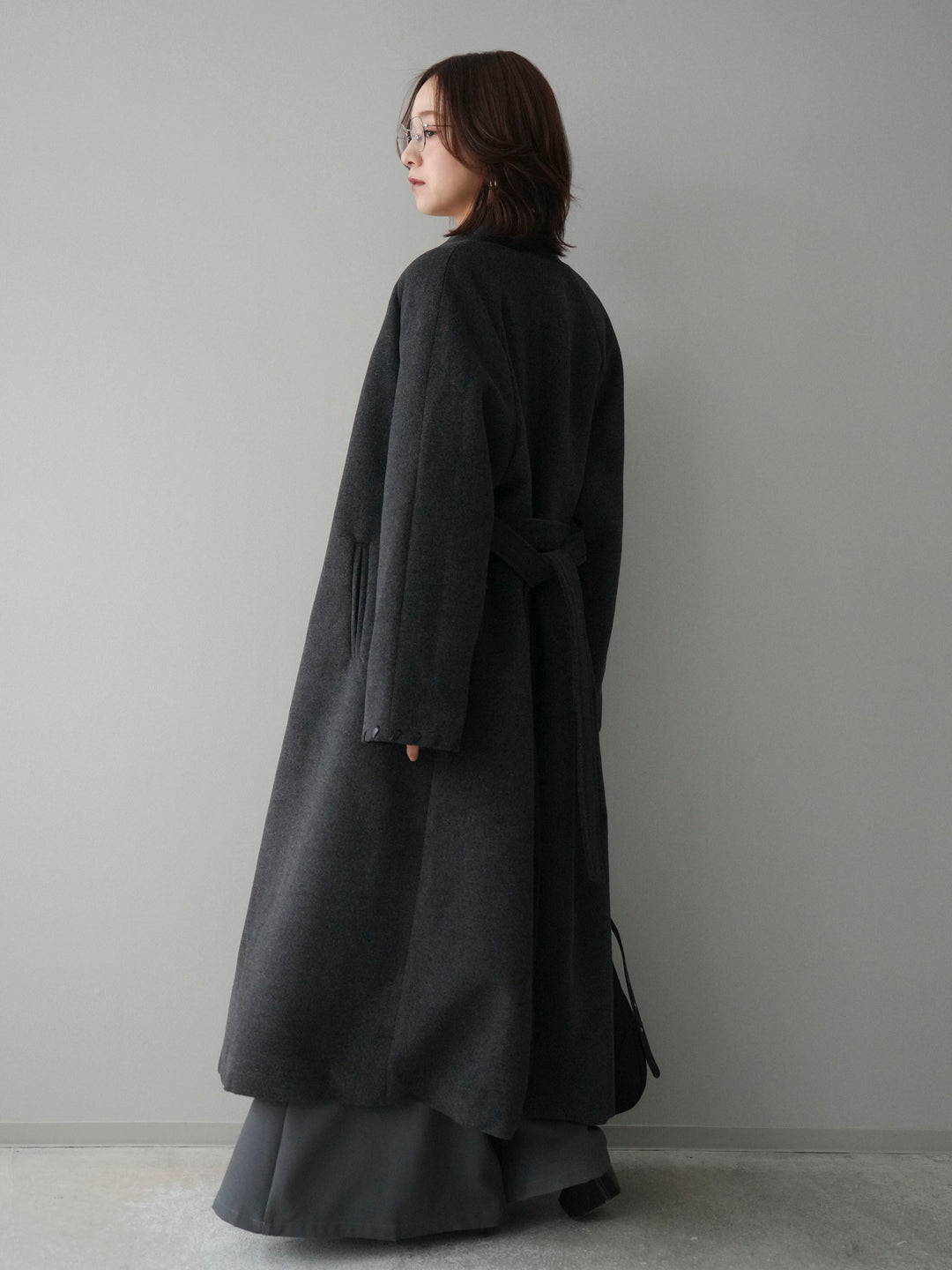 [SET]ハンドステッチ裏中綿ロングコート+モヘア衿付きボタンプルオーバー+テープベルトタックバギーパンツ(3set)