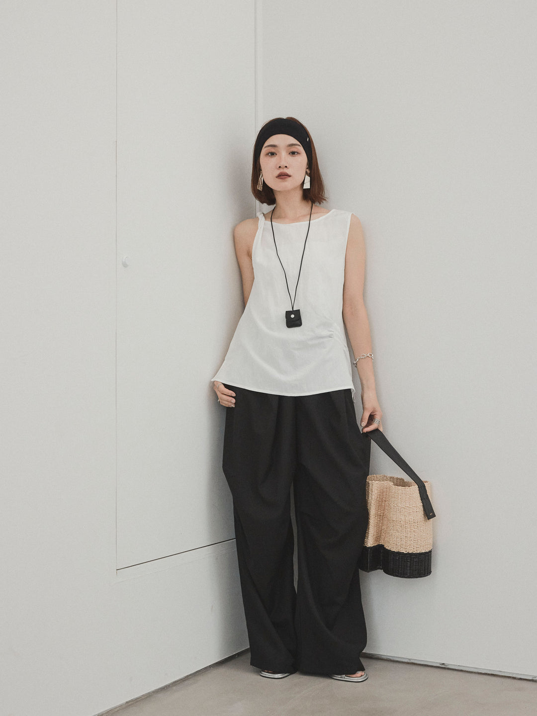 [SET] 扭紋無袖上衣配皮項鍊 + 扭紋無袖上衣配皮項鍊 (2件套)