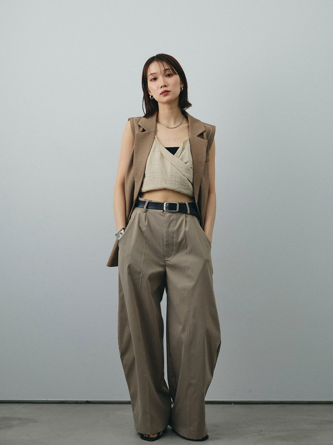 [SET]ステッチデザインベスト+リネンライクカシュクールデザインビスチェ+コクーンワイドチノパンツ(3set)