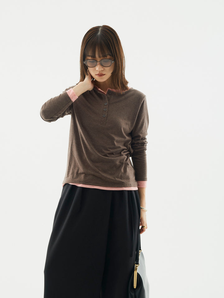 [予約]配色レイヤードヘンリーネックトップス/ブラウン