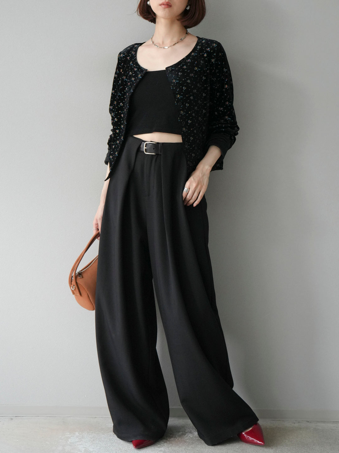 [預購] 皮帶環設計寬褲/黑色