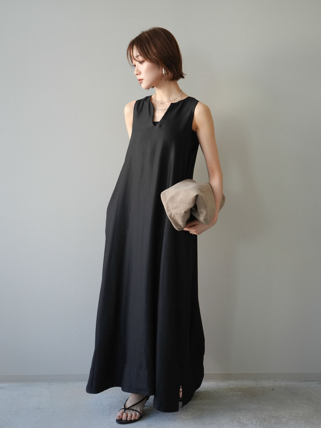 [予約]スキッパーフレアノースリーブワンピース/black
