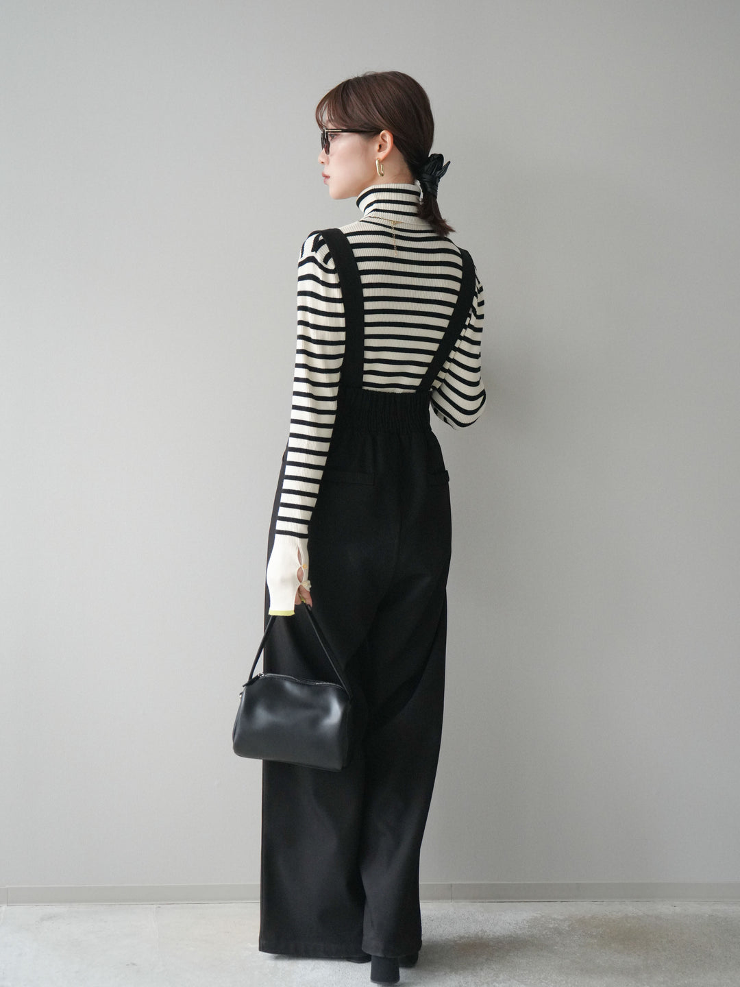 [SET]袖配色ハイネックボーダーリブニットトップス+ゴールドボタンサスペンダーワイドパンツ(2set)