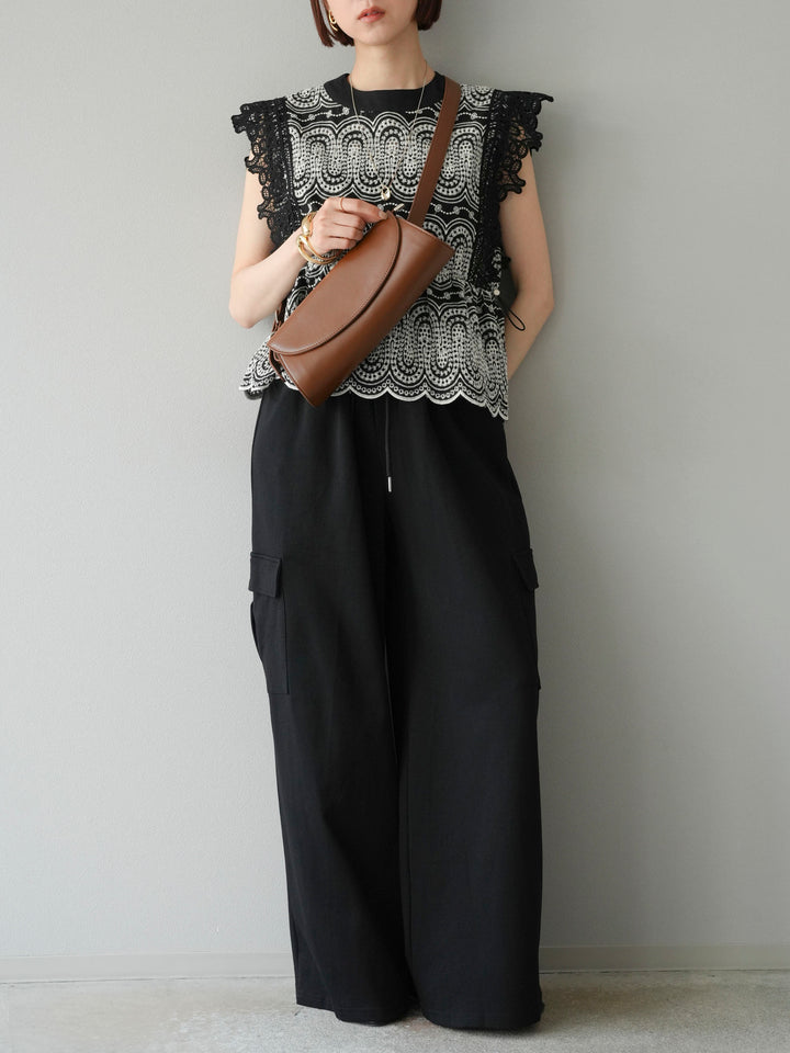 [SET] 扇貝刺繡蕾絲上衣 + 腰線側袋運動褲（2 組）