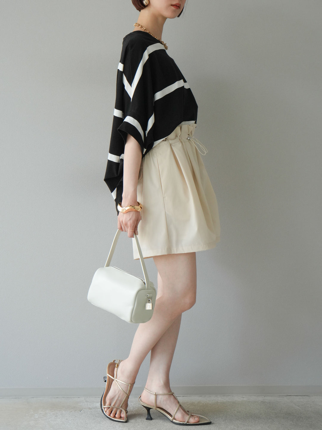 [預購] ICE TOUCH 荷葉邊褶皺短褲/米白色