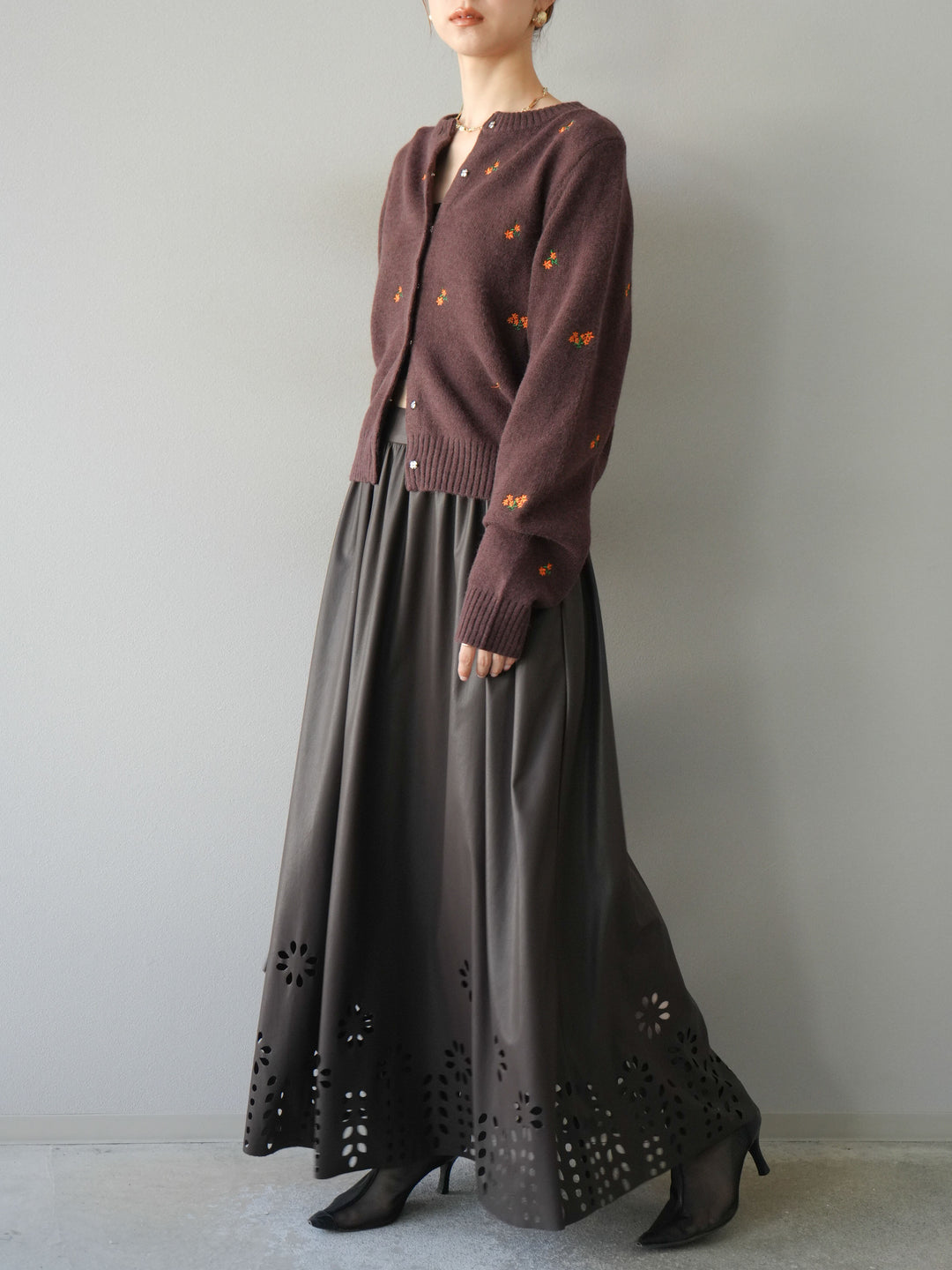 [予約]フラワーパンチングレザースカート/ブラウン