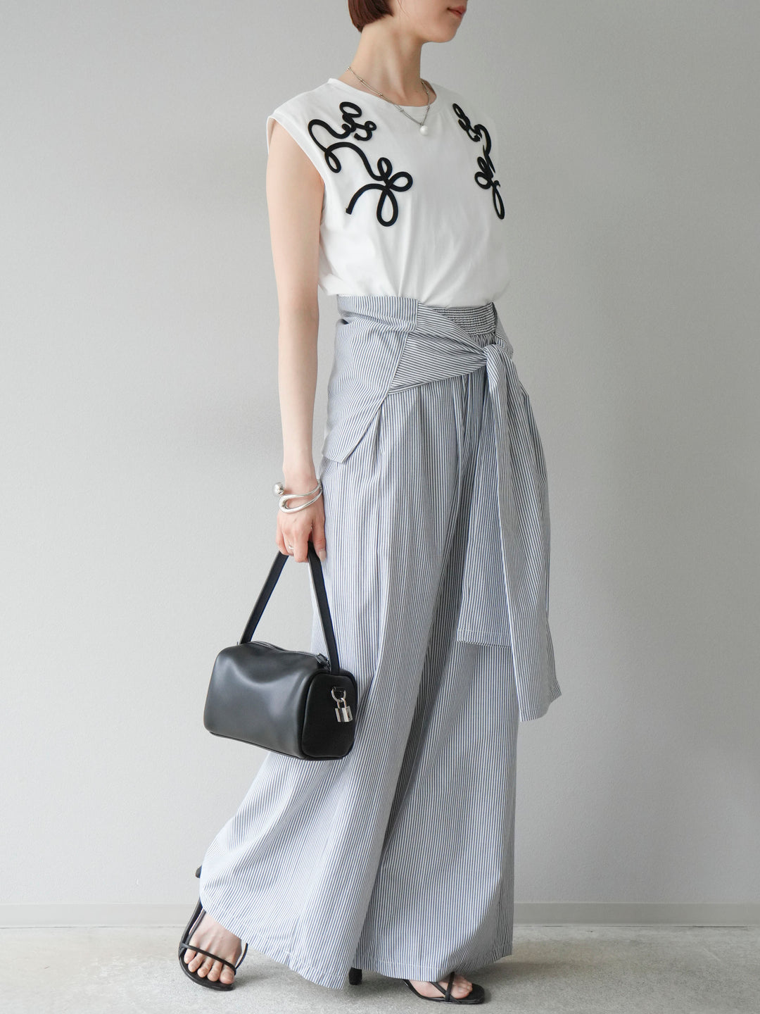 [SET]コード刺繍フレンチスリーブTシャツ+ウエスト巻きストライプイージーパンツ(2set)