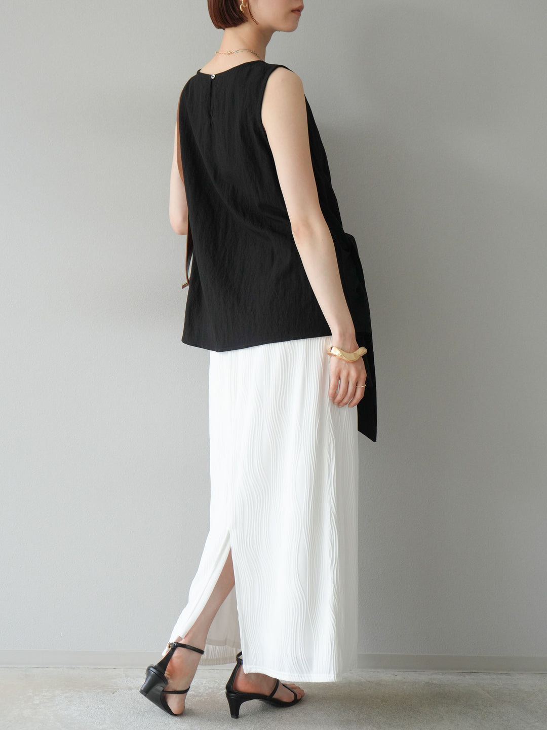 [SET] 前裹式無袖上衣+波浪滾邊緊身裙（2套）