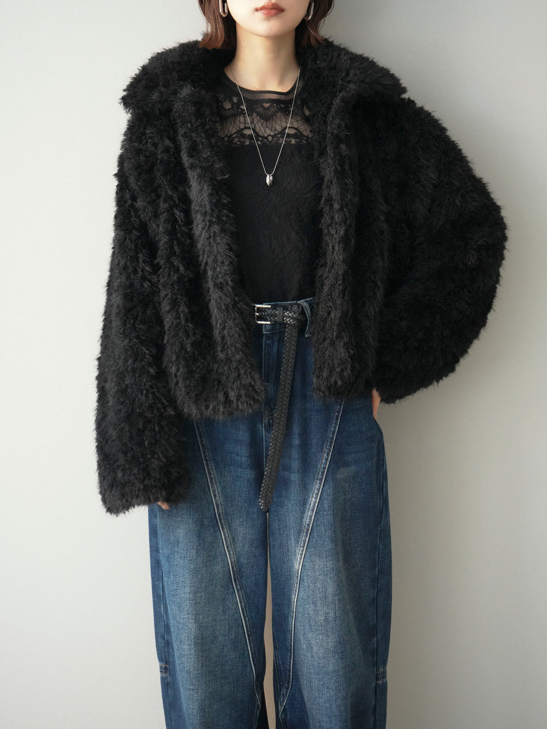 【套裝】短款人造毛領罩衫+磨毛牛仔修身褲（兩件套）