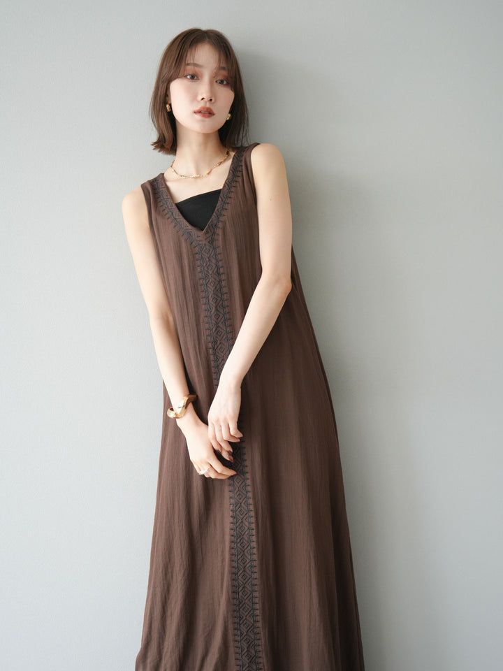[予約]刺繍Vネックワンピース/ブラウン