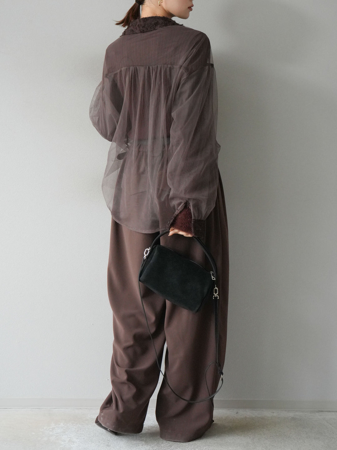 [SET]フリンジジャガード×チュールレイヤードシャツ+アームシャギーランダムリブニットトップス+ベルト付タックワイドパンツ(3set)