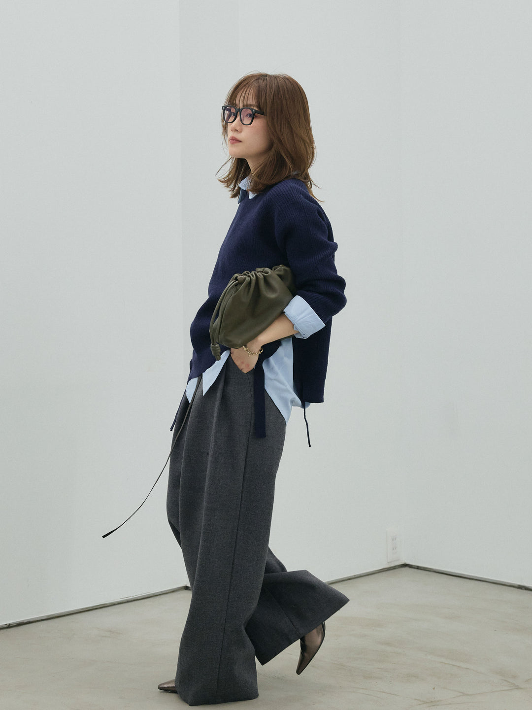 【Allure】[SET]サイドスリット畦編みニットプルオーバーシャツアンサンブル+ループデザインツイルワイドパンツ(2set)