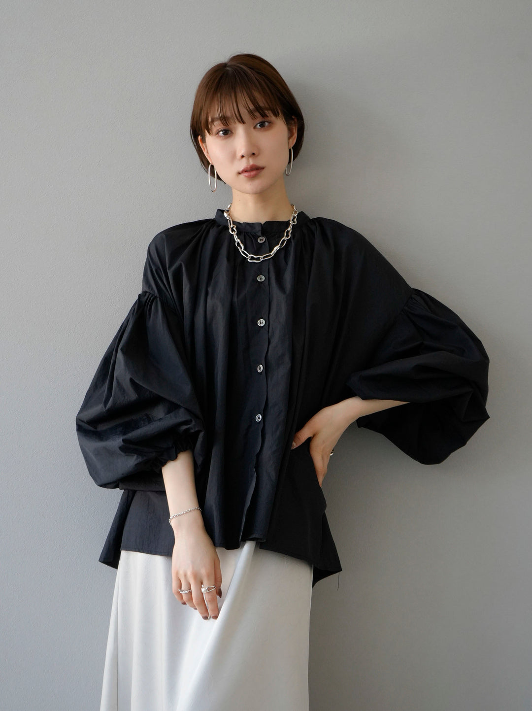 [Pre-order] Nylon tuck volume sleeve blouse/black