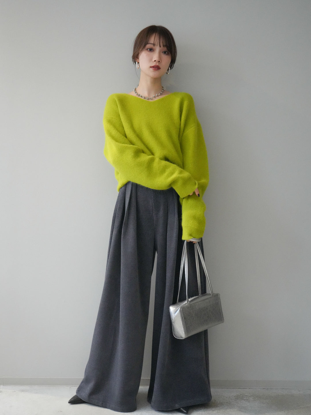 [SET]シュシュ付きアンゴラタッチVネックニットプルオーバー+選べるアクセセット(2set)