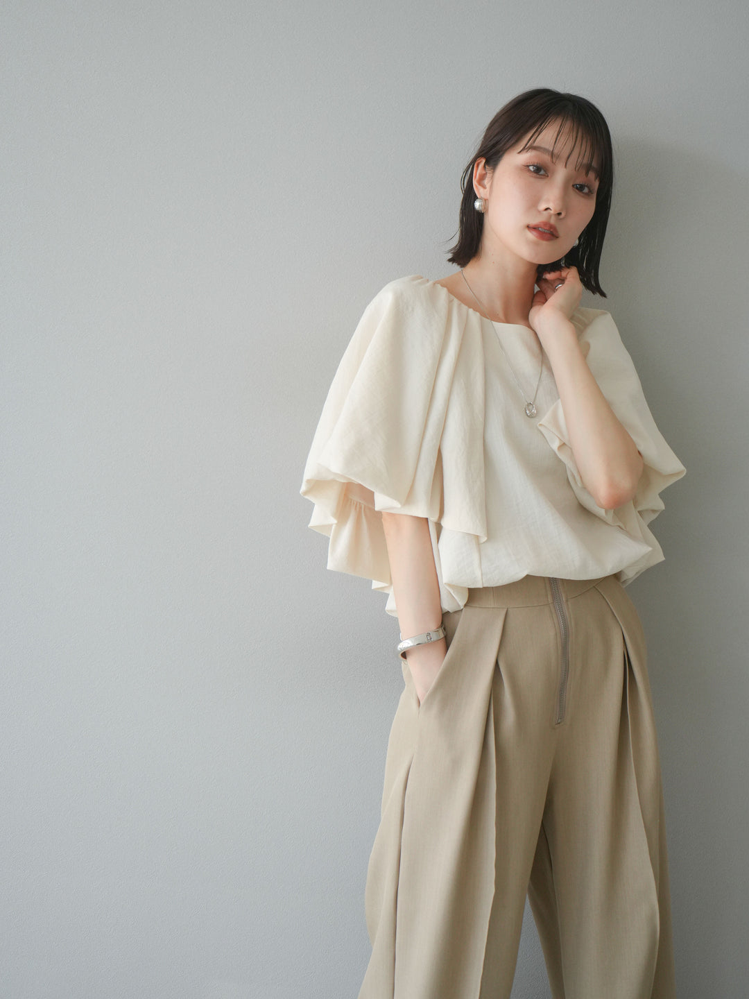 [予約]バルーンスリーブタックデザインブラウス/アイボリー