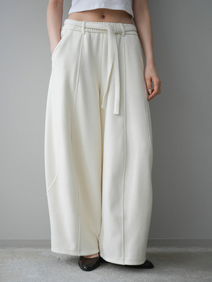 [予約]ウエストベルトカーブラインスエットパンツ/offwhite