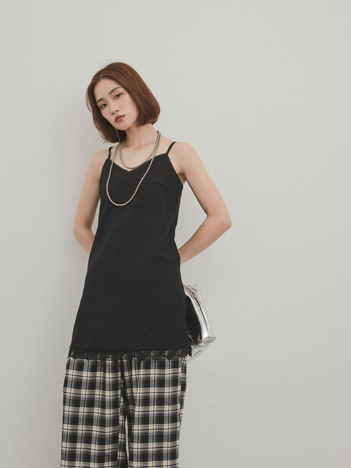 [SET] 蕾絲下擺吊帶迷你洋裝 + 格紋寬褲 (2 件套)