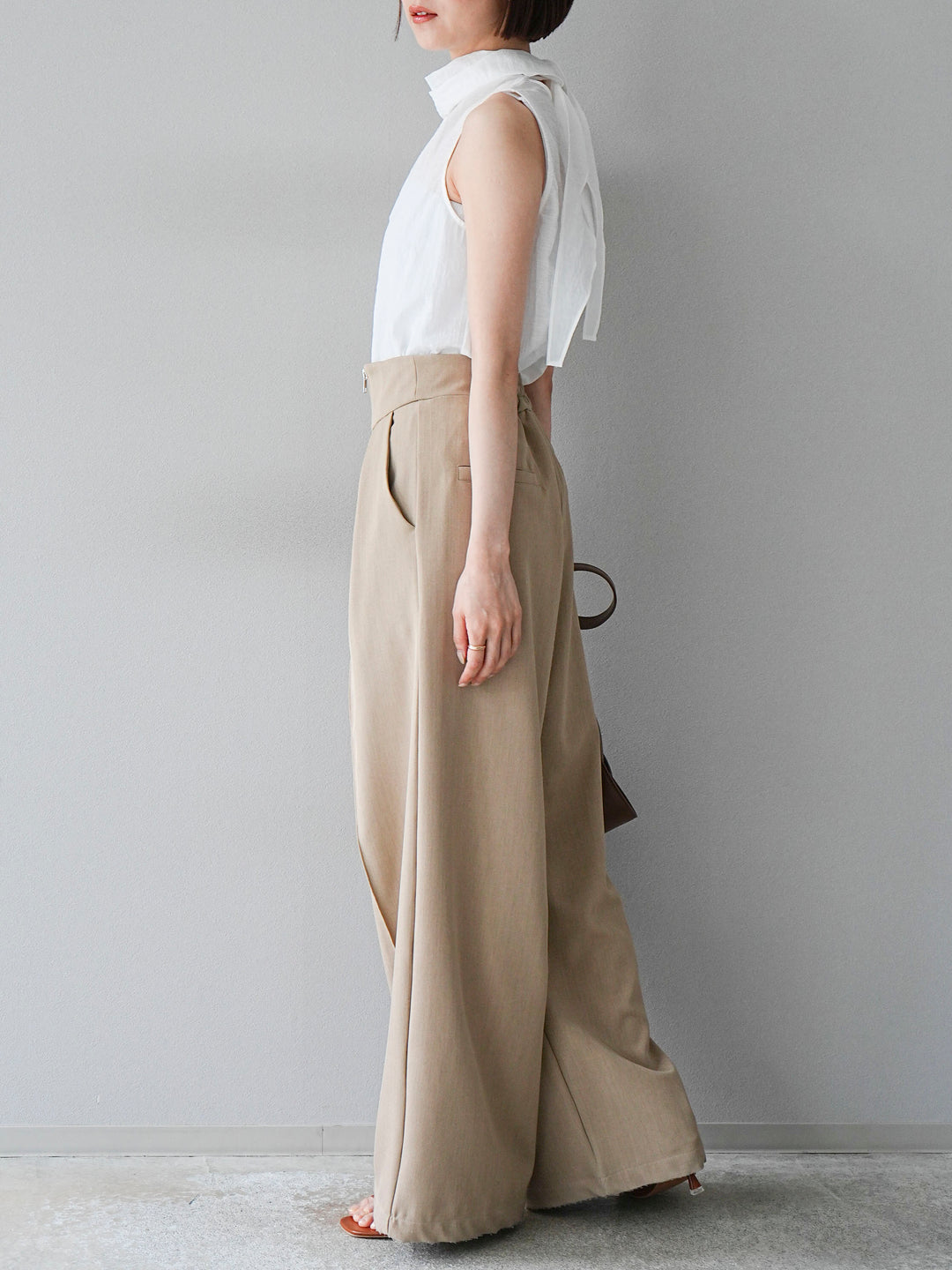 [SET] 後繫帶無袖上衣 + 拉鍊褶襉寬褲 (2 套)