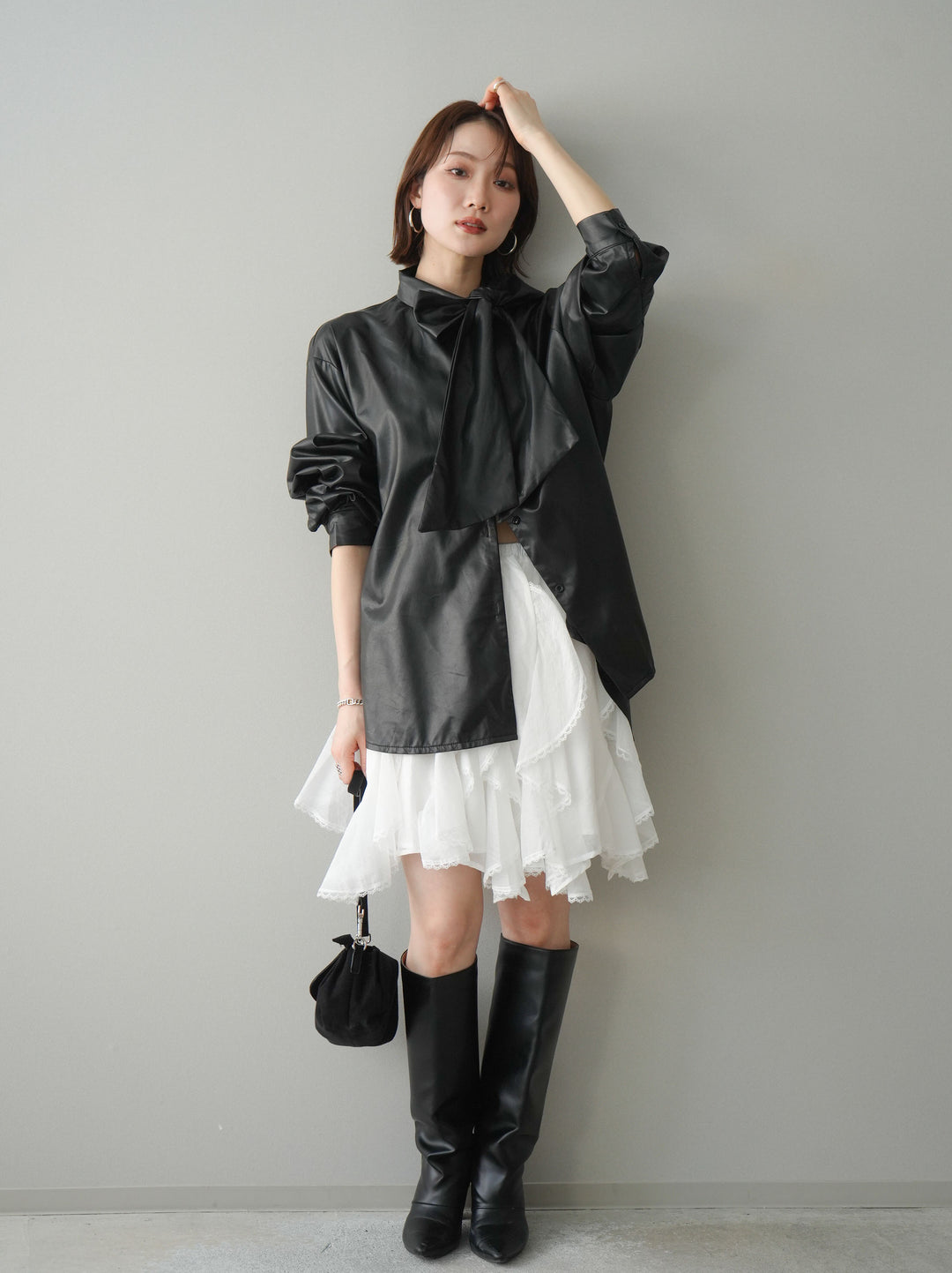 [SET]フェイクレザーボウタイブラウス+ラッフルレースミニスカート(2set)