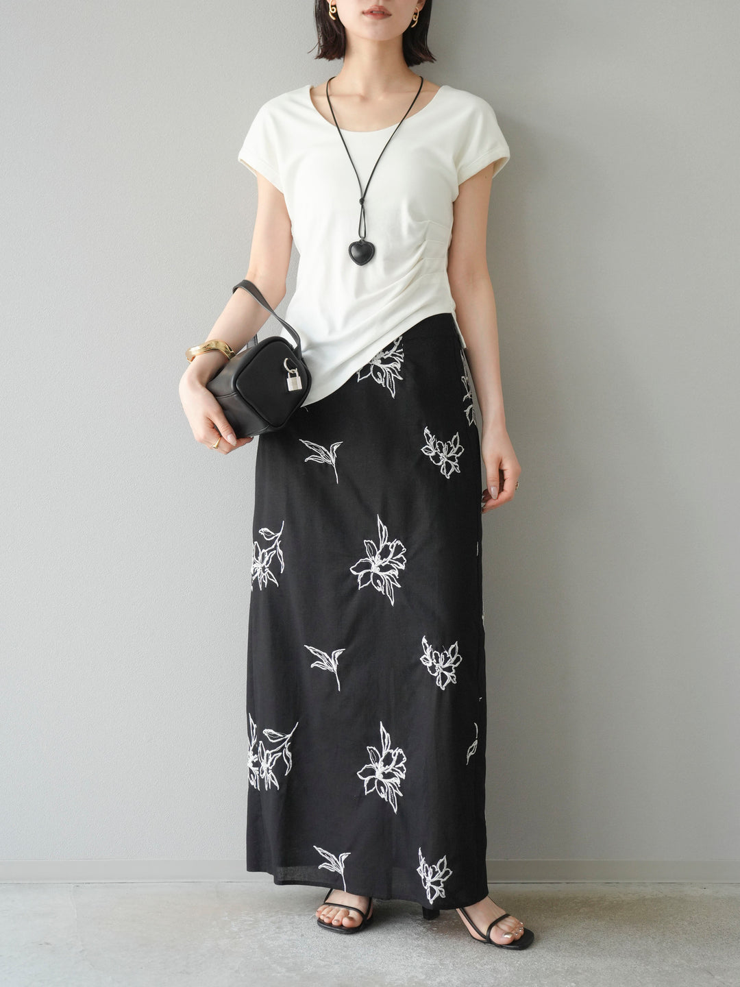 [予約]フラワー刺繍ナロースカート/ブラック