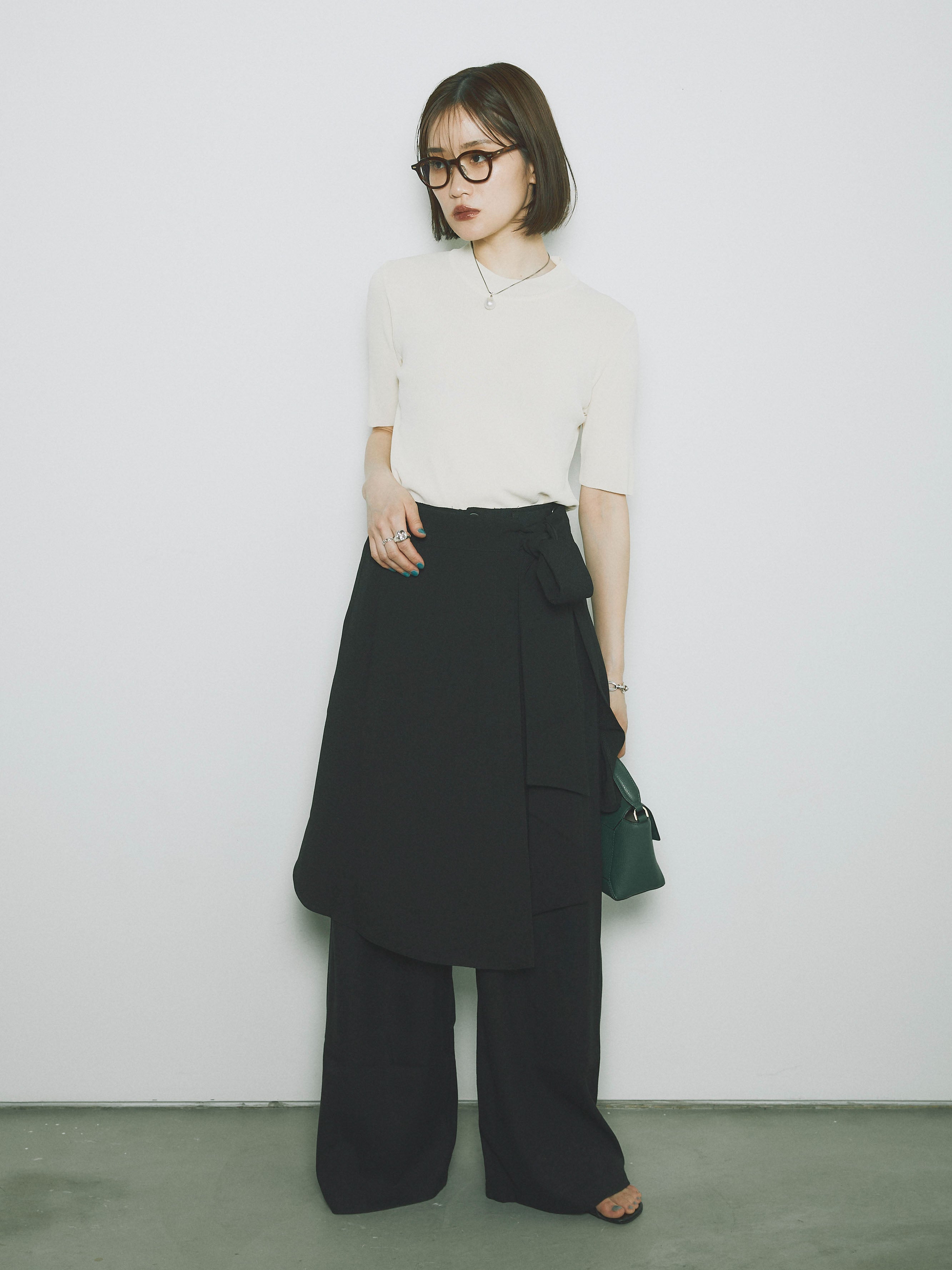 予約]バックオープンレーヨンニットトップス/アイボリー – Lumier