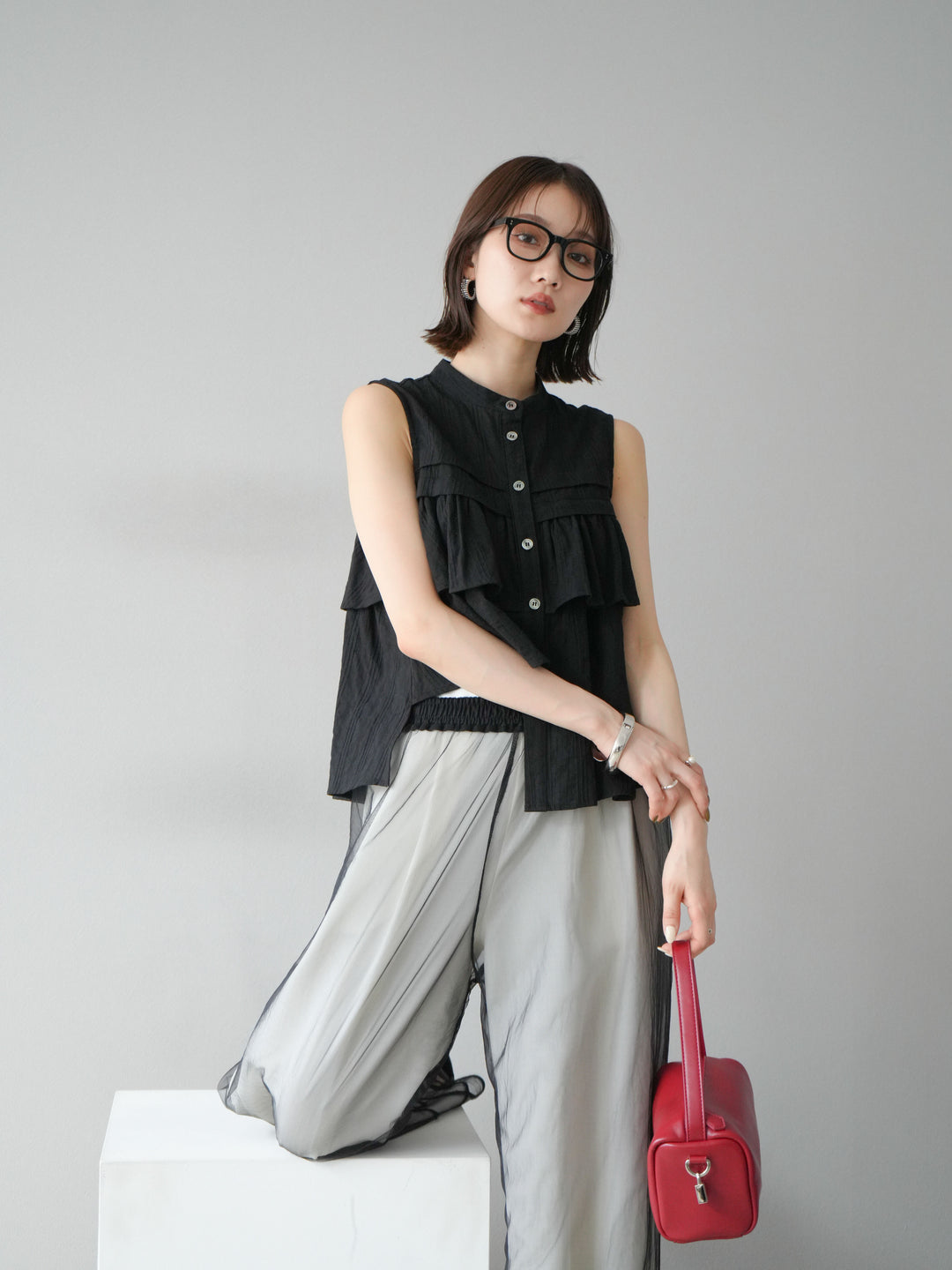 [予約]ドビーストライプアシンメトリーフリルノースリブラウス/ブラック