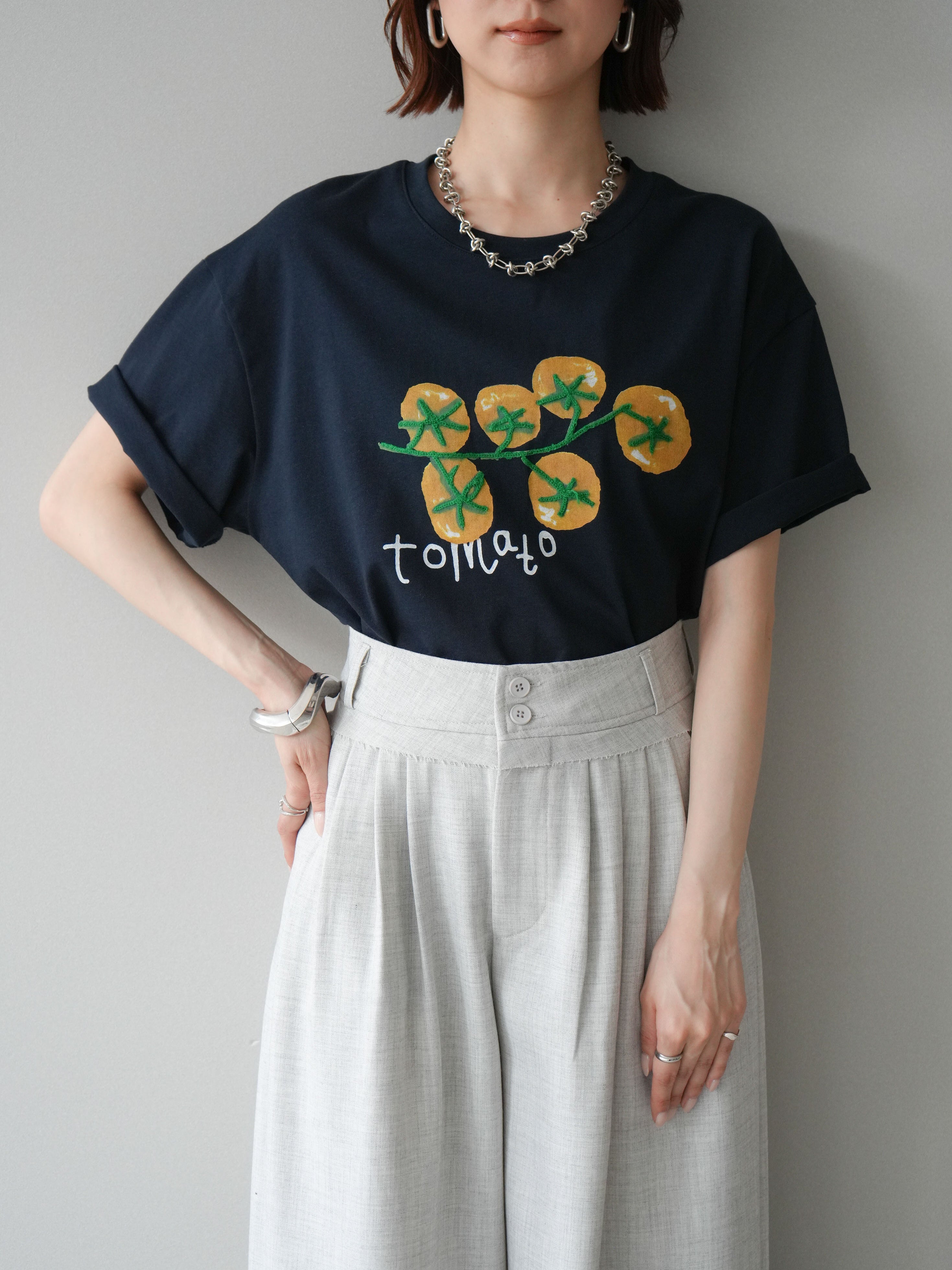 予約]トマト刺繍TEE/navy – Lumier