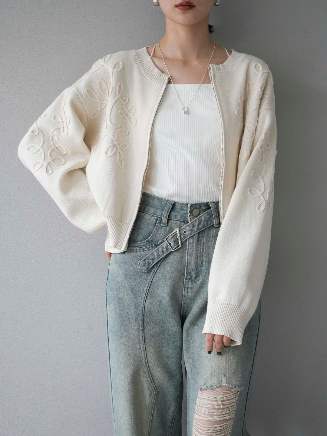 [SET]コード刺繍コットンニットジップカーディガン+ダブルストラップカットリブブラキャミソール+ベルトアシンメトリーダメージデニム(3set)