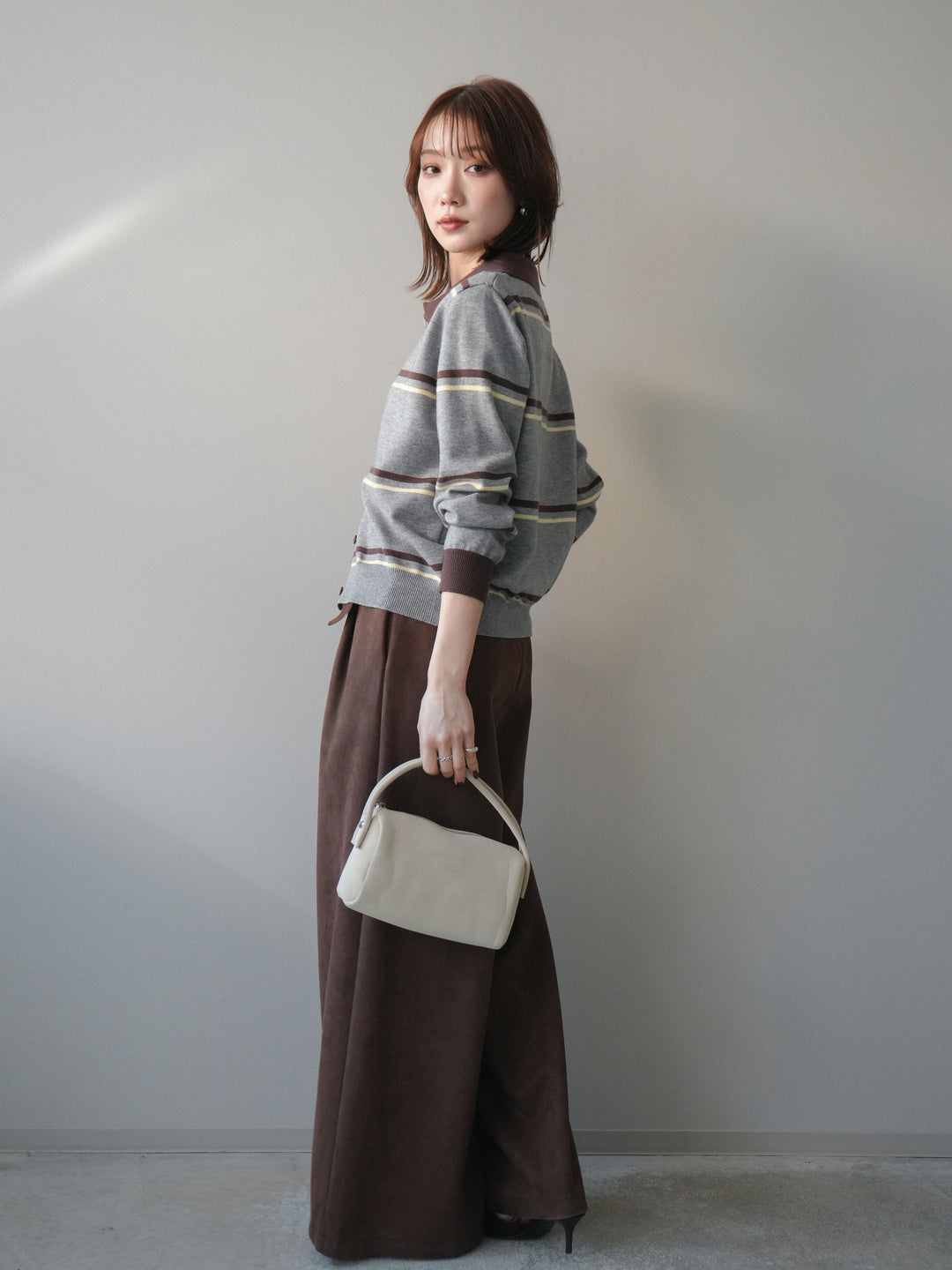 [予約]モチーフベルト付スエードタックワイドパンツ/brown