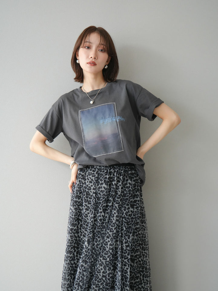 [予約]チュールレイヤードプリントTシャツ/チャコール