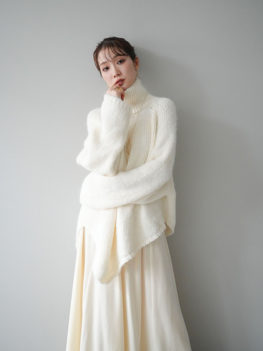 [予約]アシンメトリーハイネックニットプルオーバー/beige