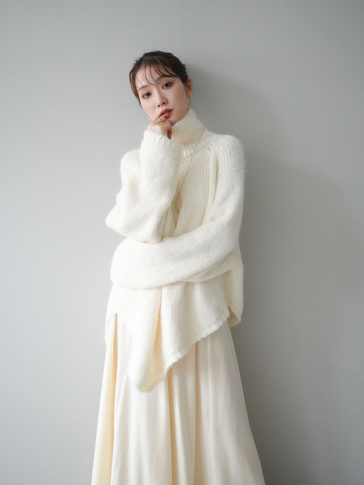 [予約]アシンメトリーハイネックニットプルオーバー/beige