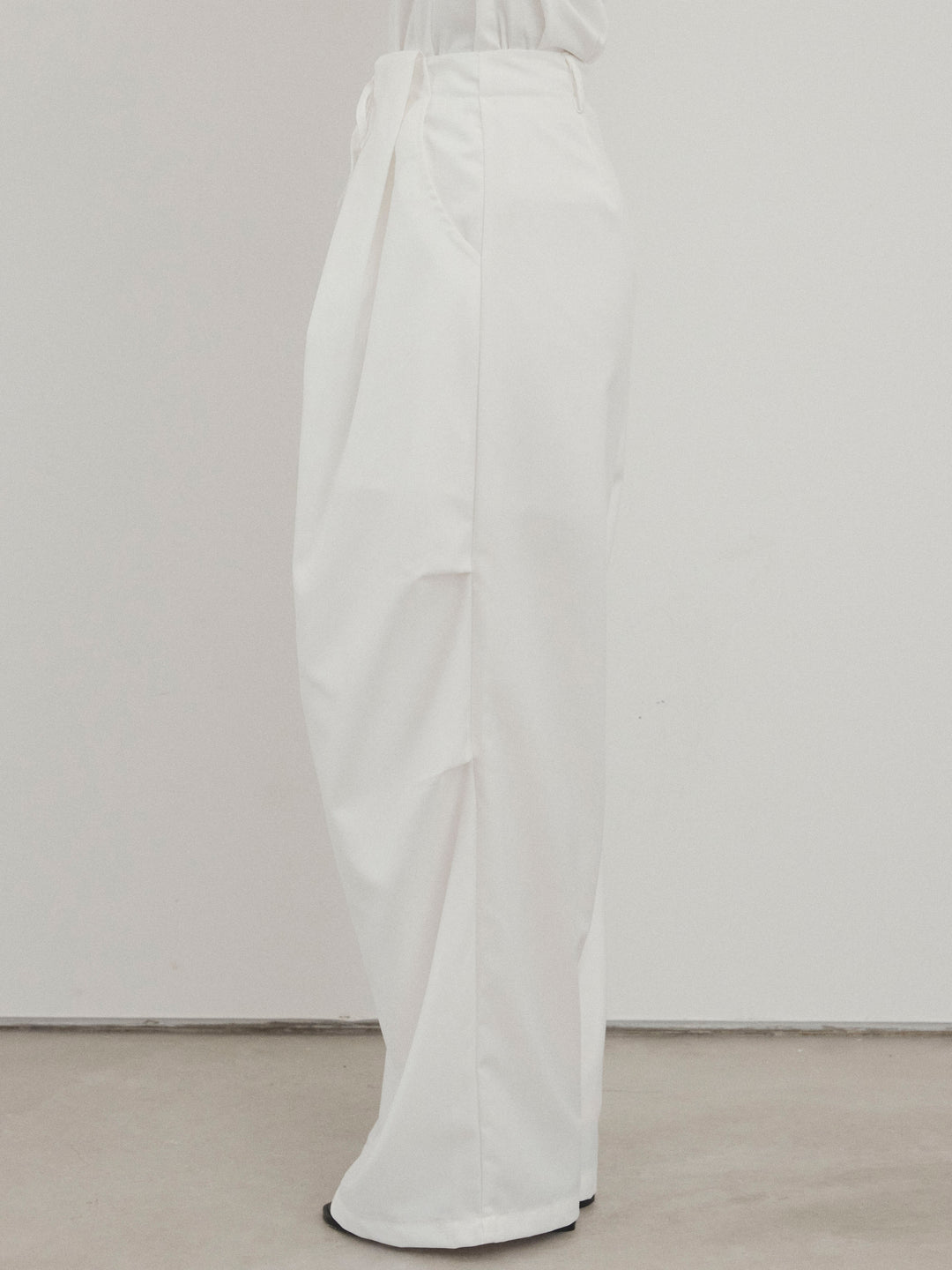 [預購] Design Loop 側邊褶褲/白色