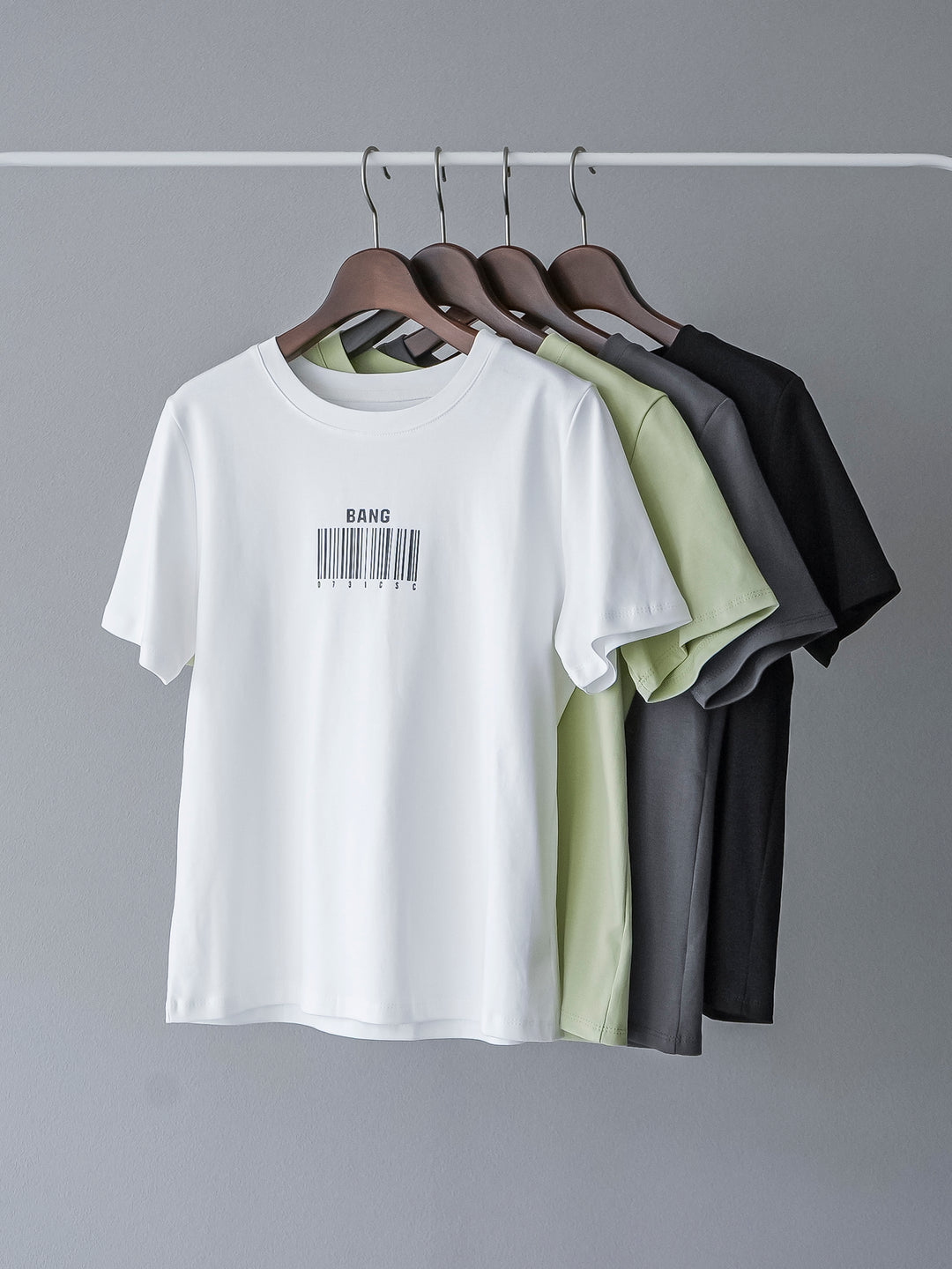 [SET] Barcode print T-shirt + belt asymmetrical damaged denim (2set)