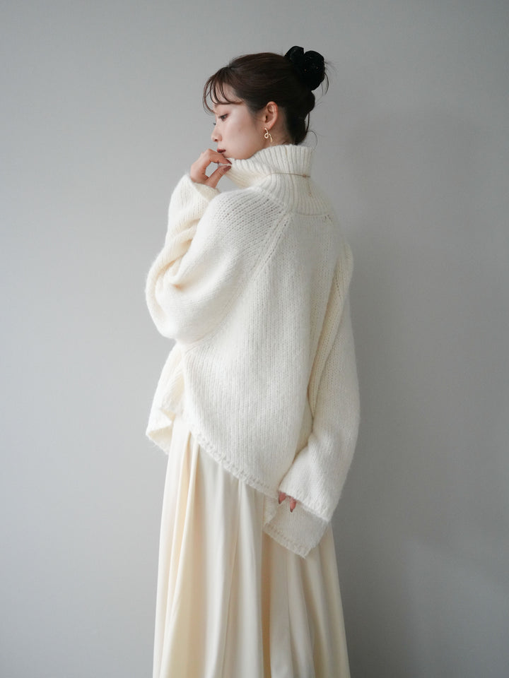 [予約]アシンメトリーハイネックニットプルオーバー/beige