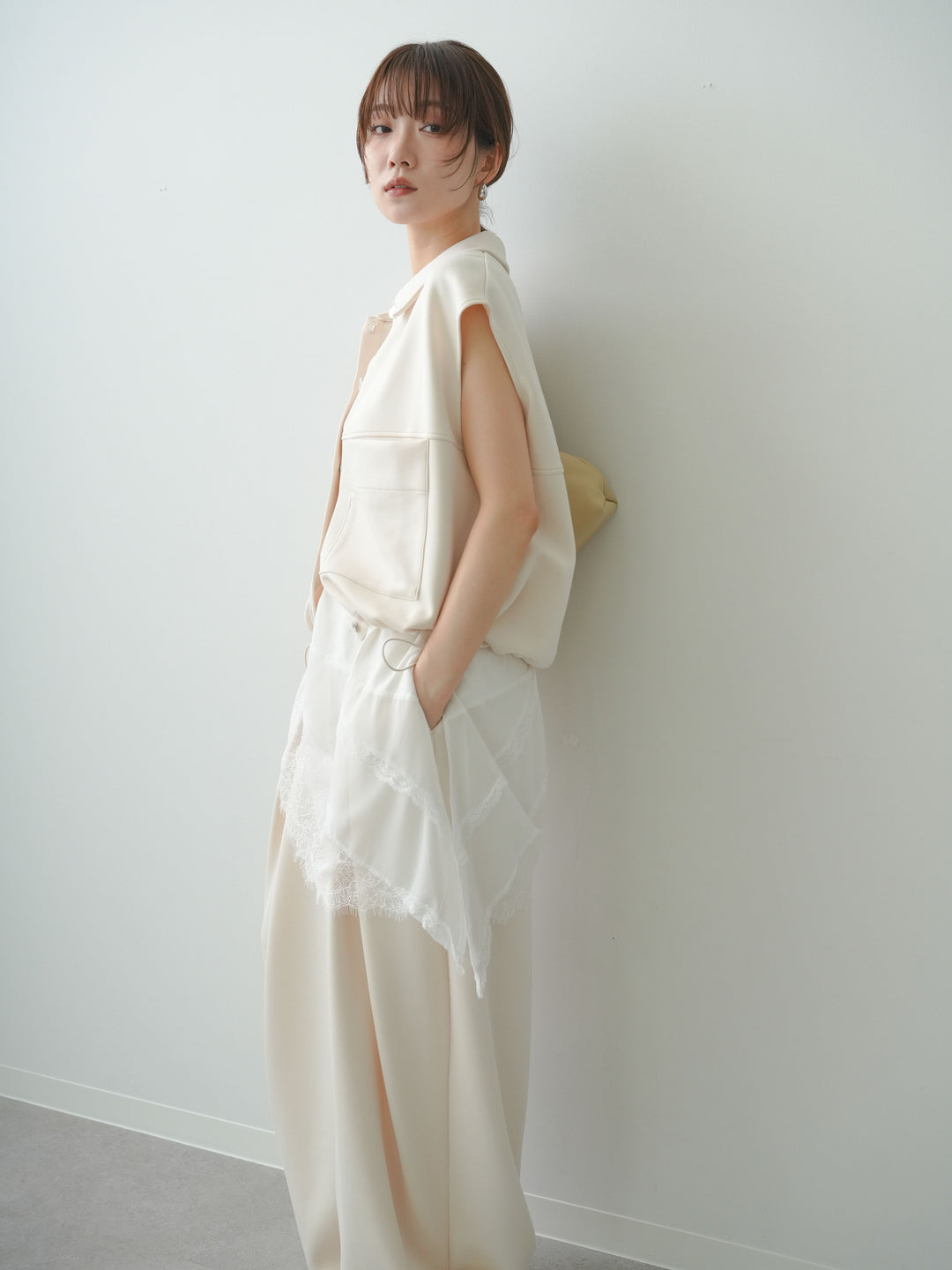 [予約]ヘムアシメレースドッキングノースリトップス/white