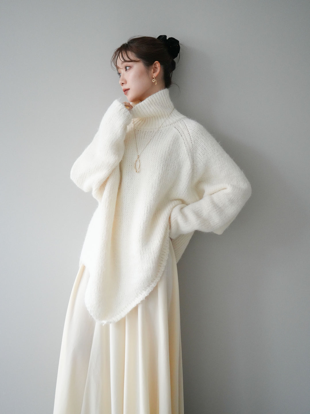 [予約]アシンメトリーハイネックニットプルオーバー/beige