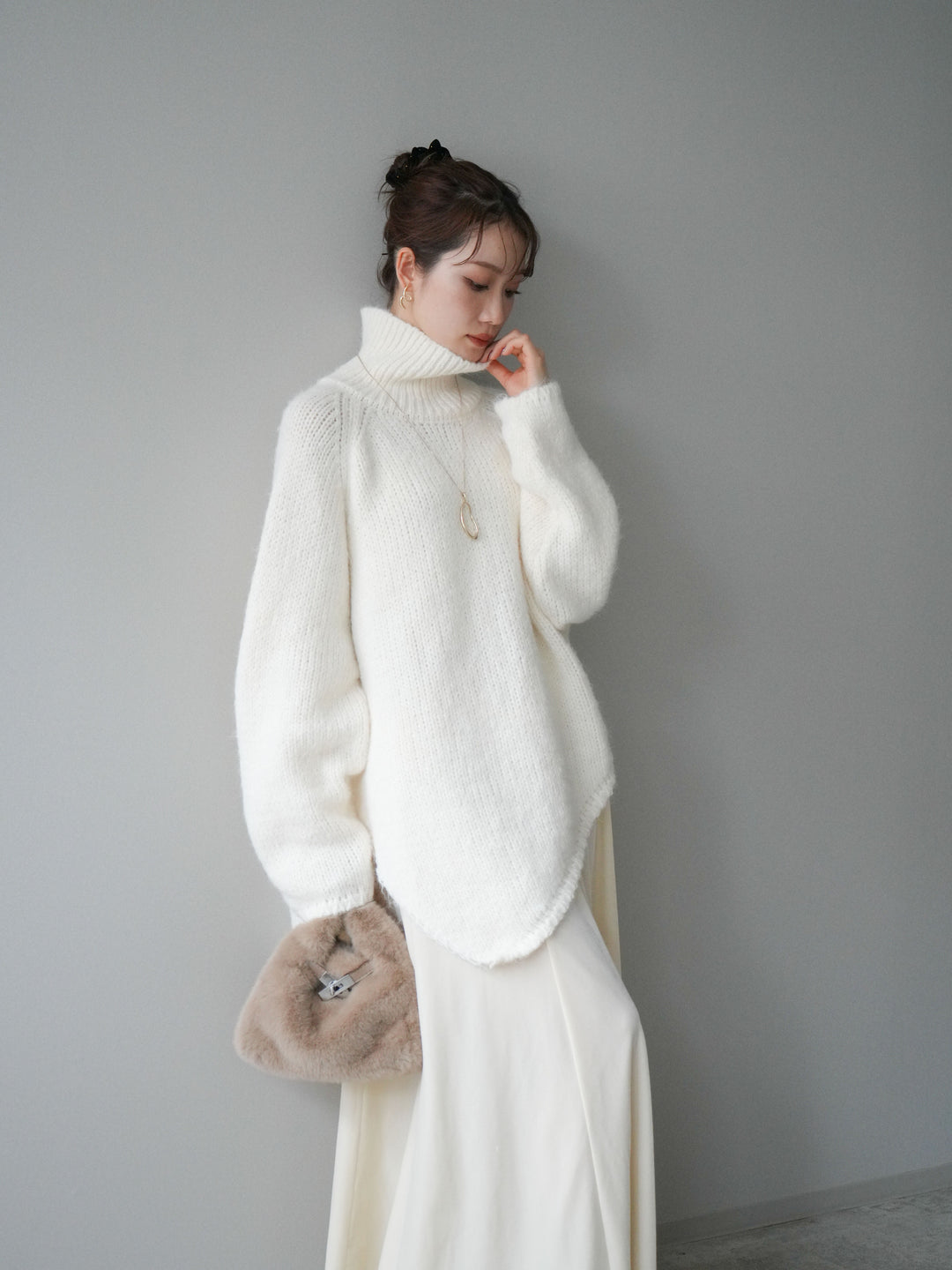 [予約]アシンメトリーハイネックニットプルオーバー/beige