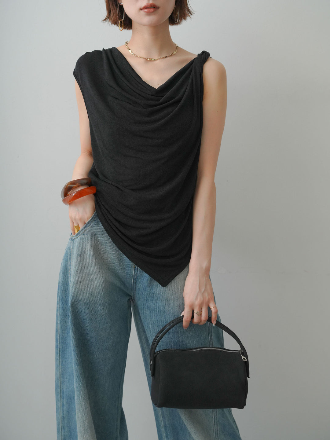 [予約]ツイストショルダーアシメドレープトップス/black