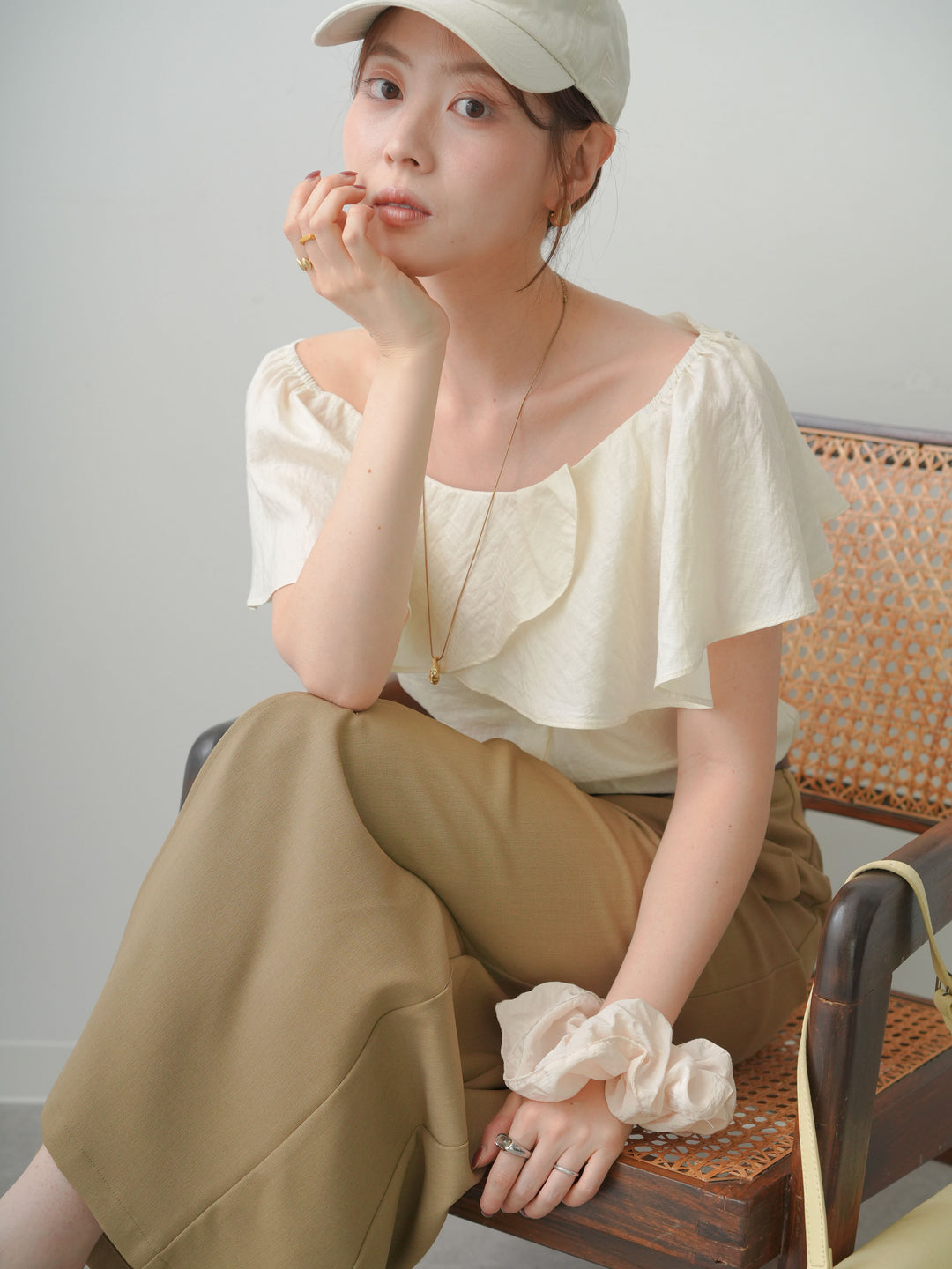 [SET]ラッフルオフショルブラウス+クレープデシンフラップ付きストレートスカート(2set)