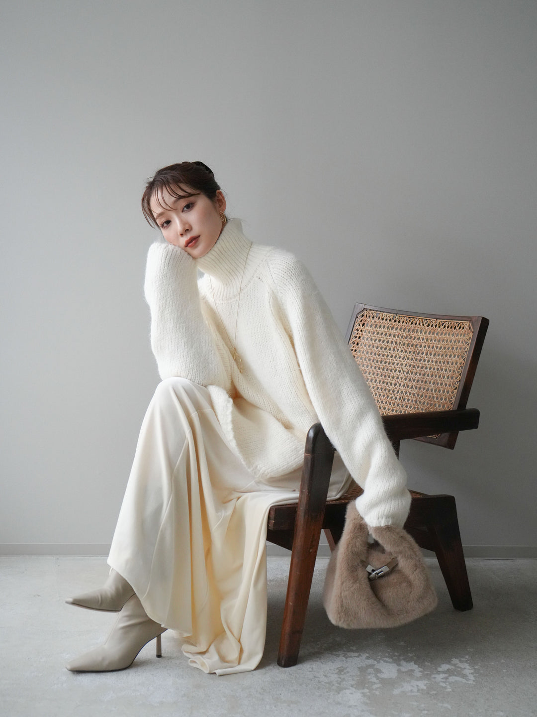 [予約]アシンメトリーハイネックニットプルオーバー/beige