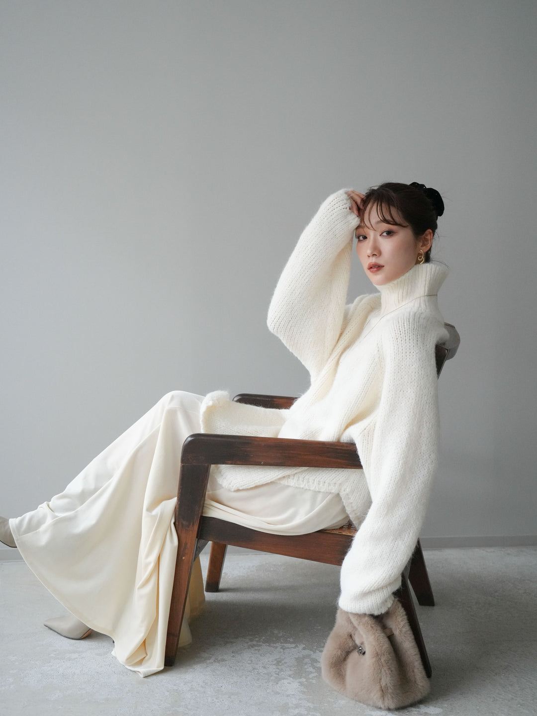 [予約]アシンメトリーハイネックニットプルオーバー/beige